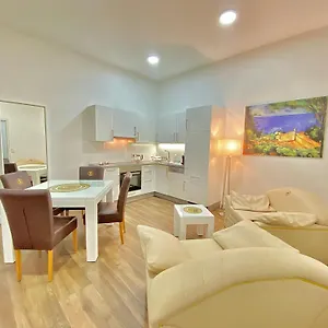 Апартаменты Steiner Residences Augarten