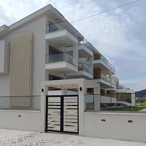 https://blueleaf.hotelschalkidiki.net
